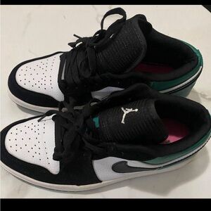 Nike AJ1 Low "Mystic Green" Sneakers